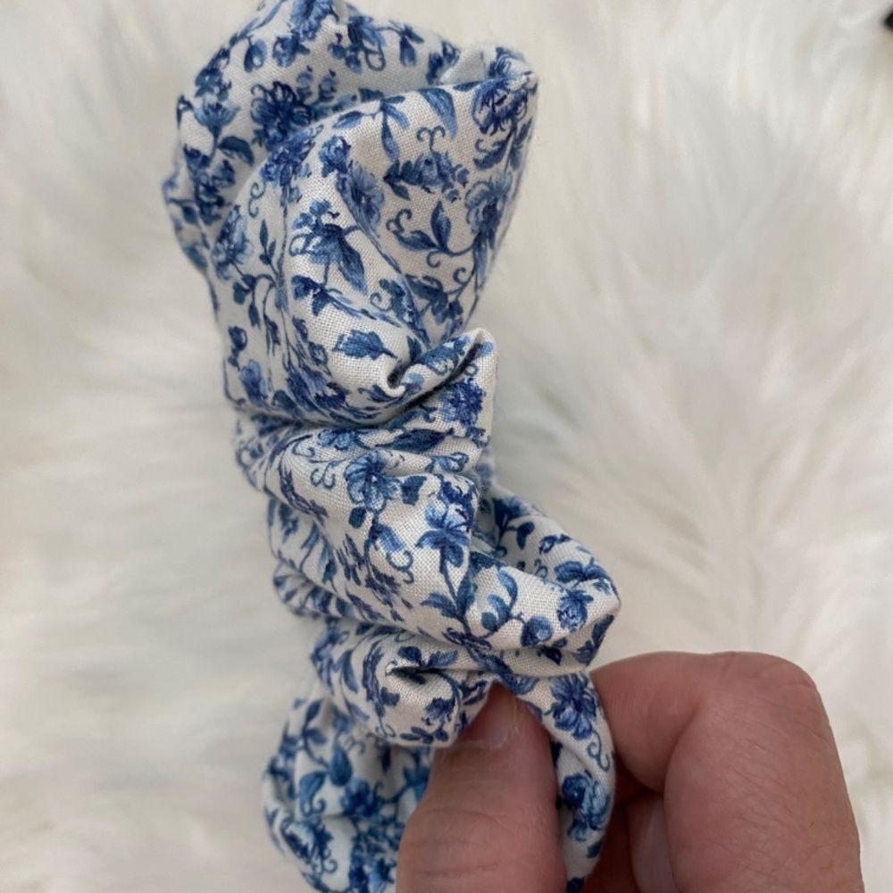 Floral Hair Scrunchie. Multicolor . Medium - Picture 3 of 6